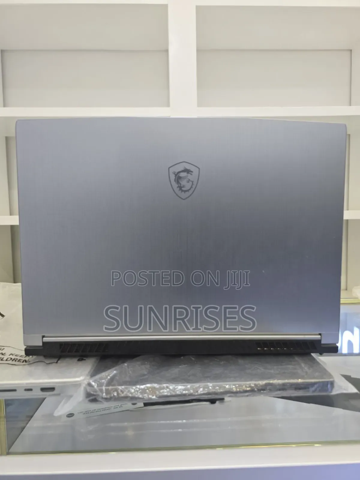 New Laptop MSI Creator 17 B11uh-416 16GB Intel Core I7 SSD 512GB