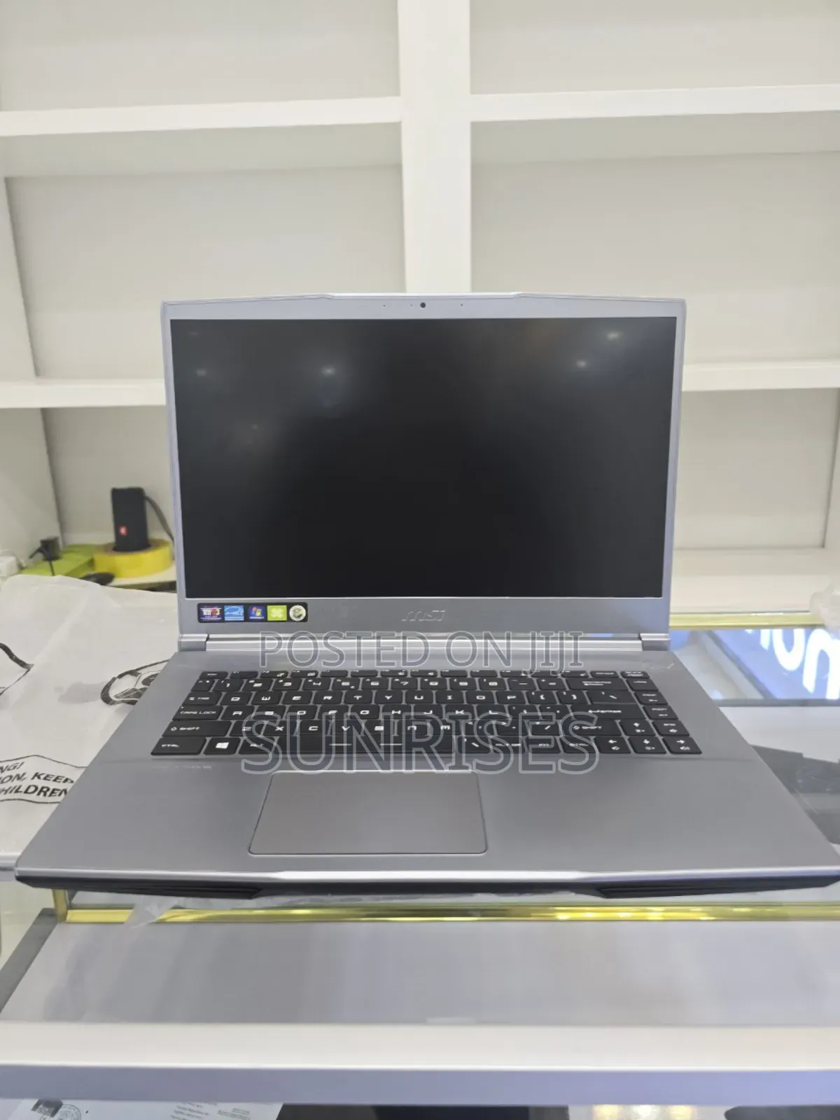 New Laptop MSI Creator 17 B11uh-416 16GB Intel Core I7 SSD 512GB