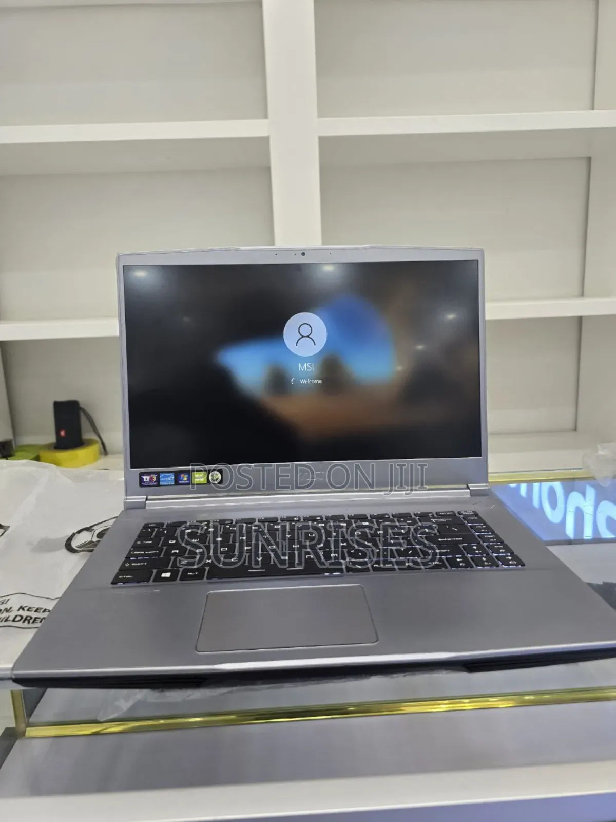 New Laptop MSI Creator 17 B11uh-416 16GB Intel Core I7 SSD 512GB