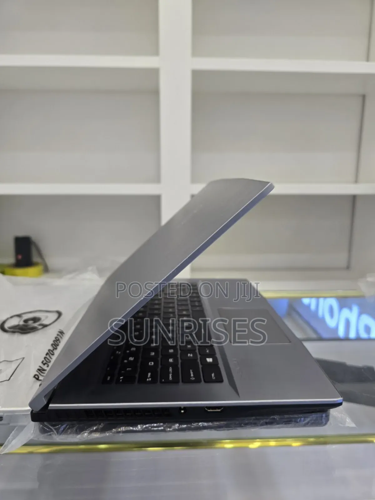 New Laptop MSI Creator 17 B11uh-416 16GB Intel Core I7 SSD 512GB