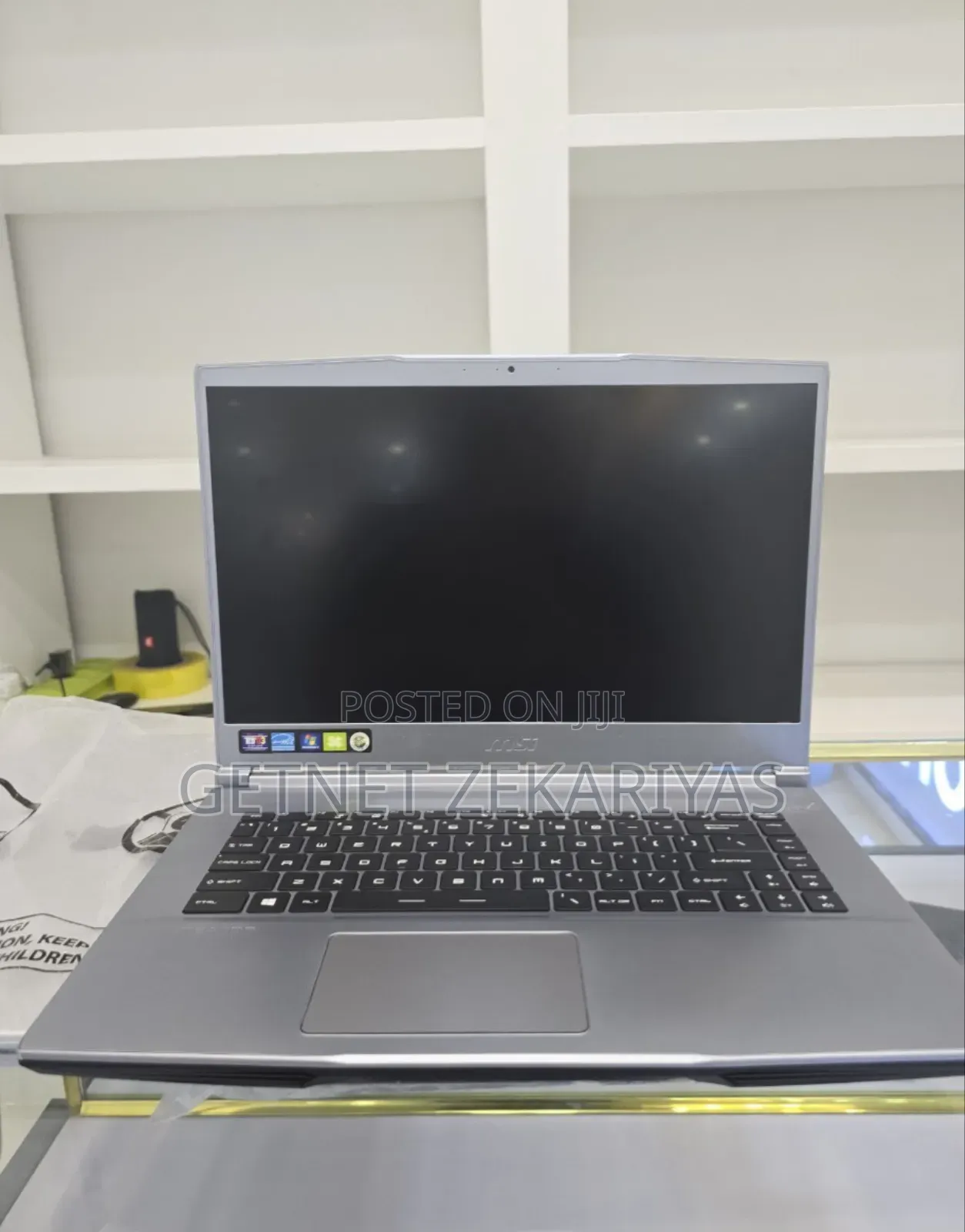 New Laptop MSI Creator 17 B11ug-414 16GB Intel Core I7 SSD 512GB