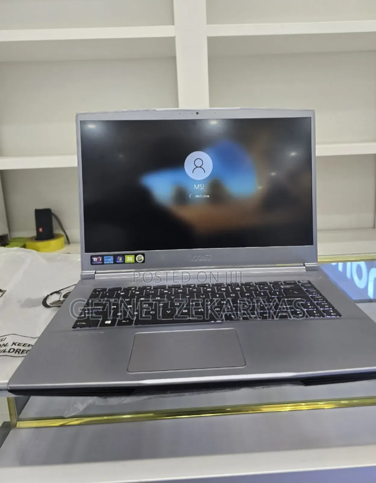 New Laptop MSI Creator 17 B11ug-414 16GB Intel Core I7 SSD 512GB