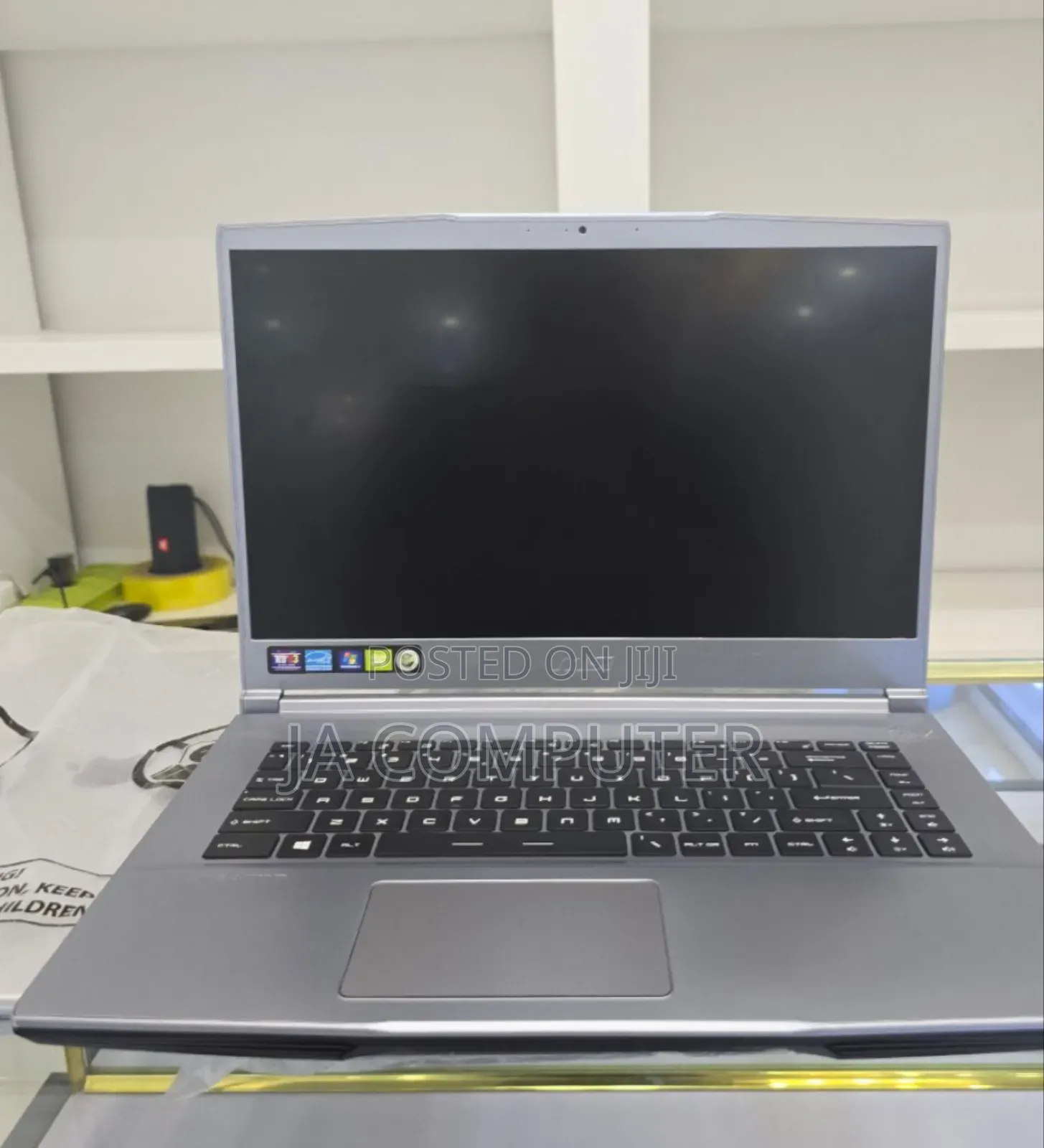 New Laptop MSI Creator 17 B11ug-414 16GB Intel Core I7 SSD 512GB