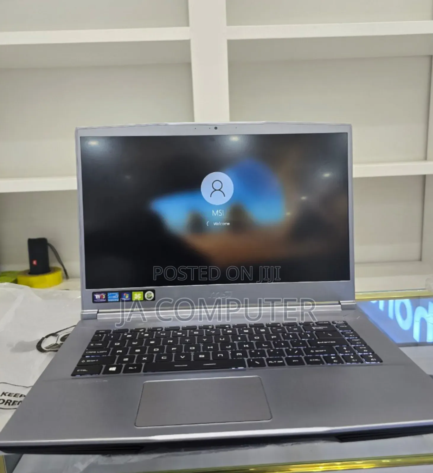 New Laptop MSI Creator 17 B11ug-414 16GB Intel Core I7 SSD 512GB