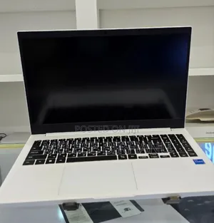 New Laptop Samsung 8GB Intel Core I5 HDD 1T