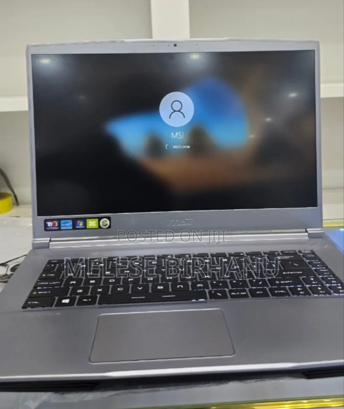 New Laptop MSI Creator 17 B11uh-416 16GB Intel Core I7 SSD 512GB