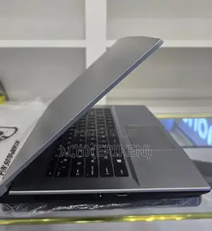 New Laptop MSI Creator 17 B11ue-224 16GB Intel Core I7 SSD 512GB