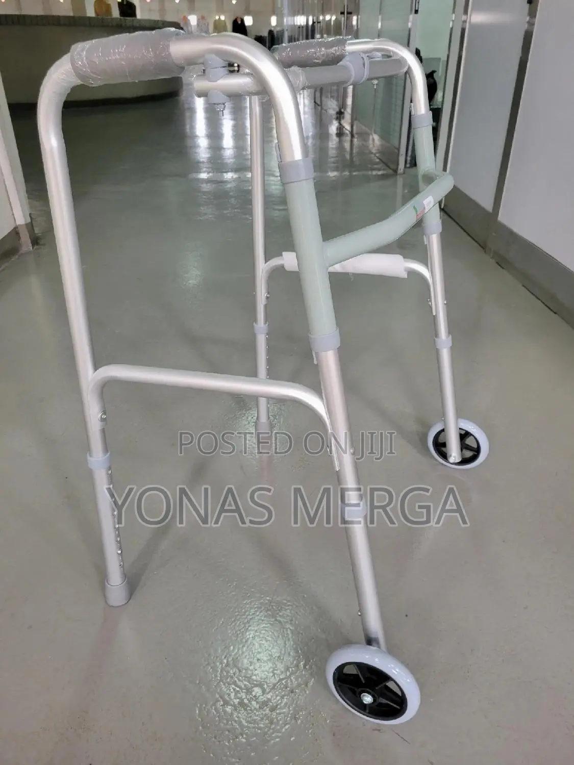 Walker Height Adjustable for Individualized Comfort: Walker