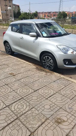 Photo - Suzuki Swift 2023 Silver