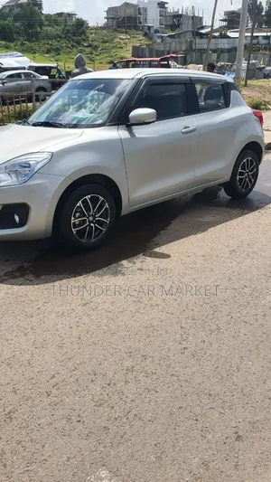 Suzuki Swift 2023 Silver