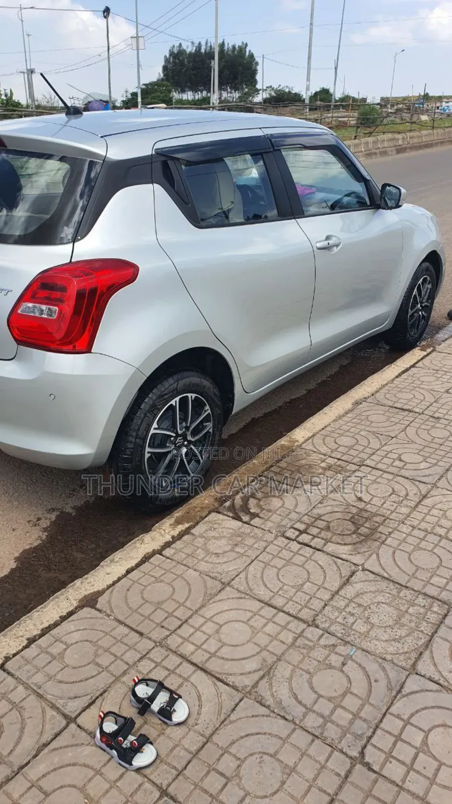 Suzuki Swift 2023 Silver