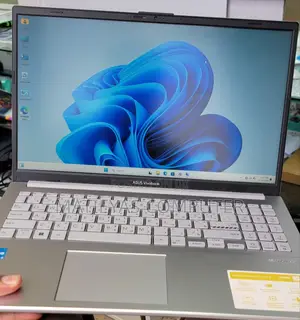 New Laptop Asus VivoBook 15 X505BA 8GB Intel Core I3 SSD 256GB