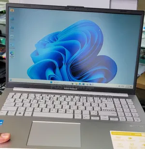 New Laptop Asus VivoBook 15 X505BA 8GB Intel Core I3 SSD 256GB