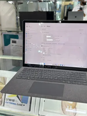 New Laptop Microsoft Surface Book 2 8GB Intel Core I5 SSD 128GB