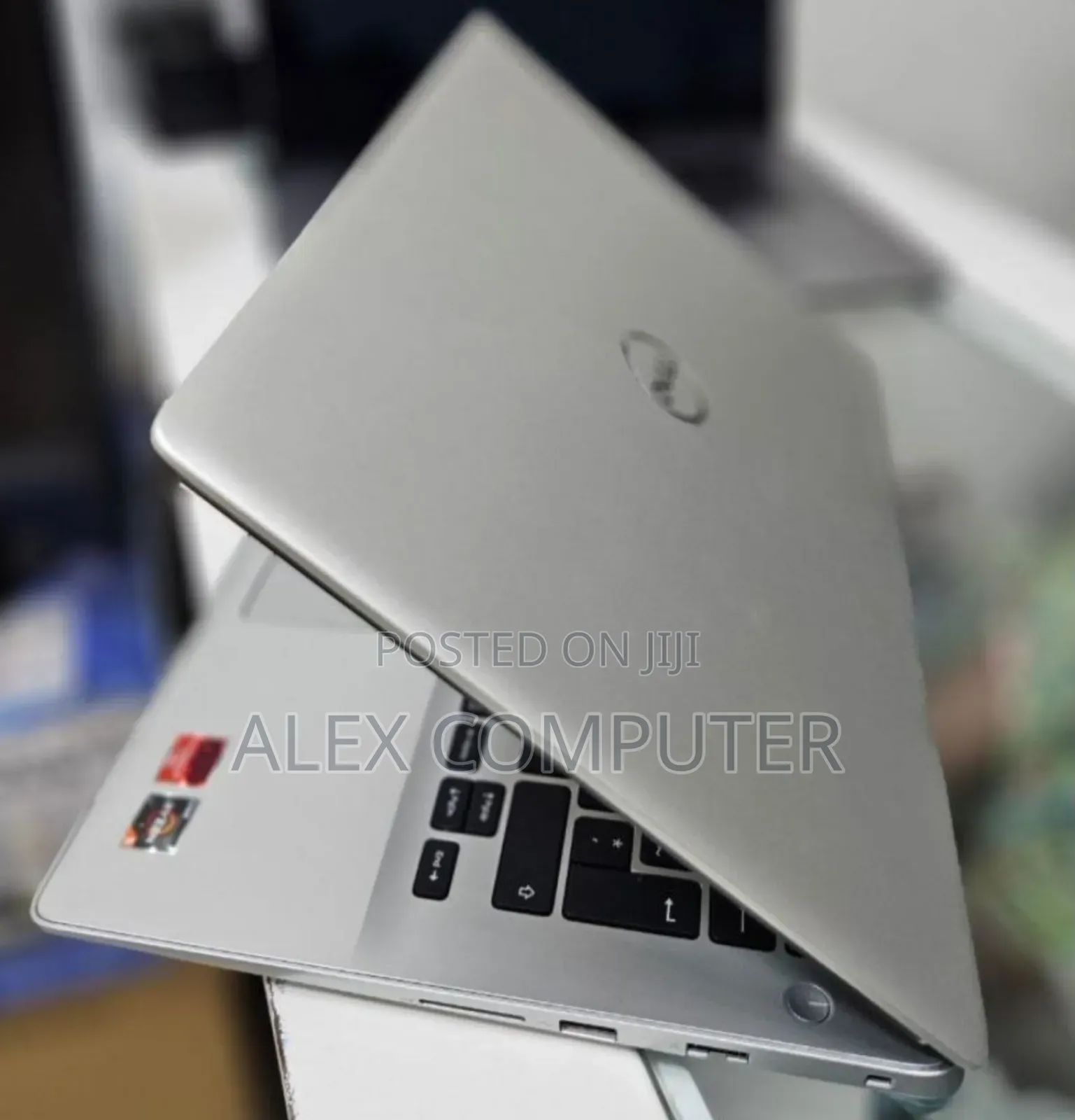 New Laptop Dell Vostro 5481 8GB AMD Ryzen 5 SSD 256GB