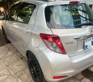 Toyota Yaris 2012 Silver