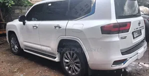 Toyota Land Cruiser 2022 White