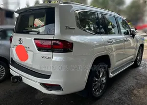 Toyota Land Cruiser 2022 White