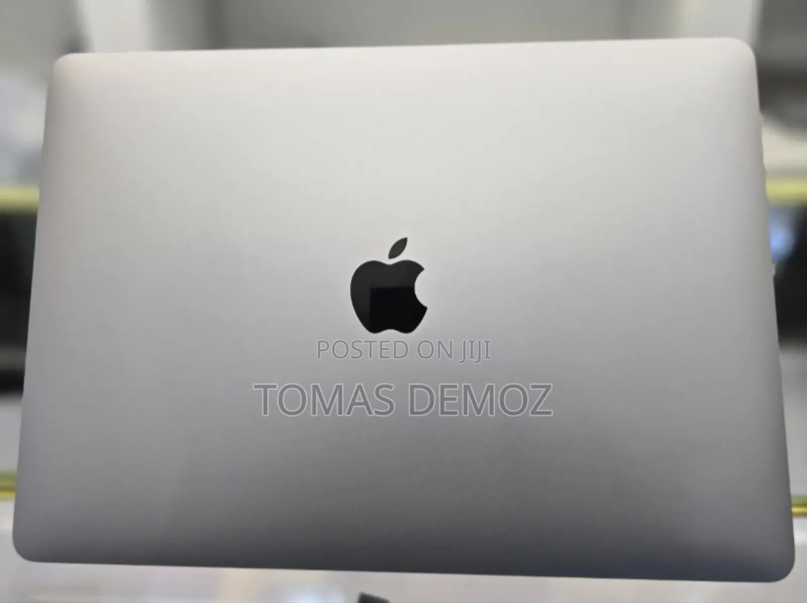 New Laptop Apple MacBook Pro 2022 M2 8GB Apple M2 SSD 256GB