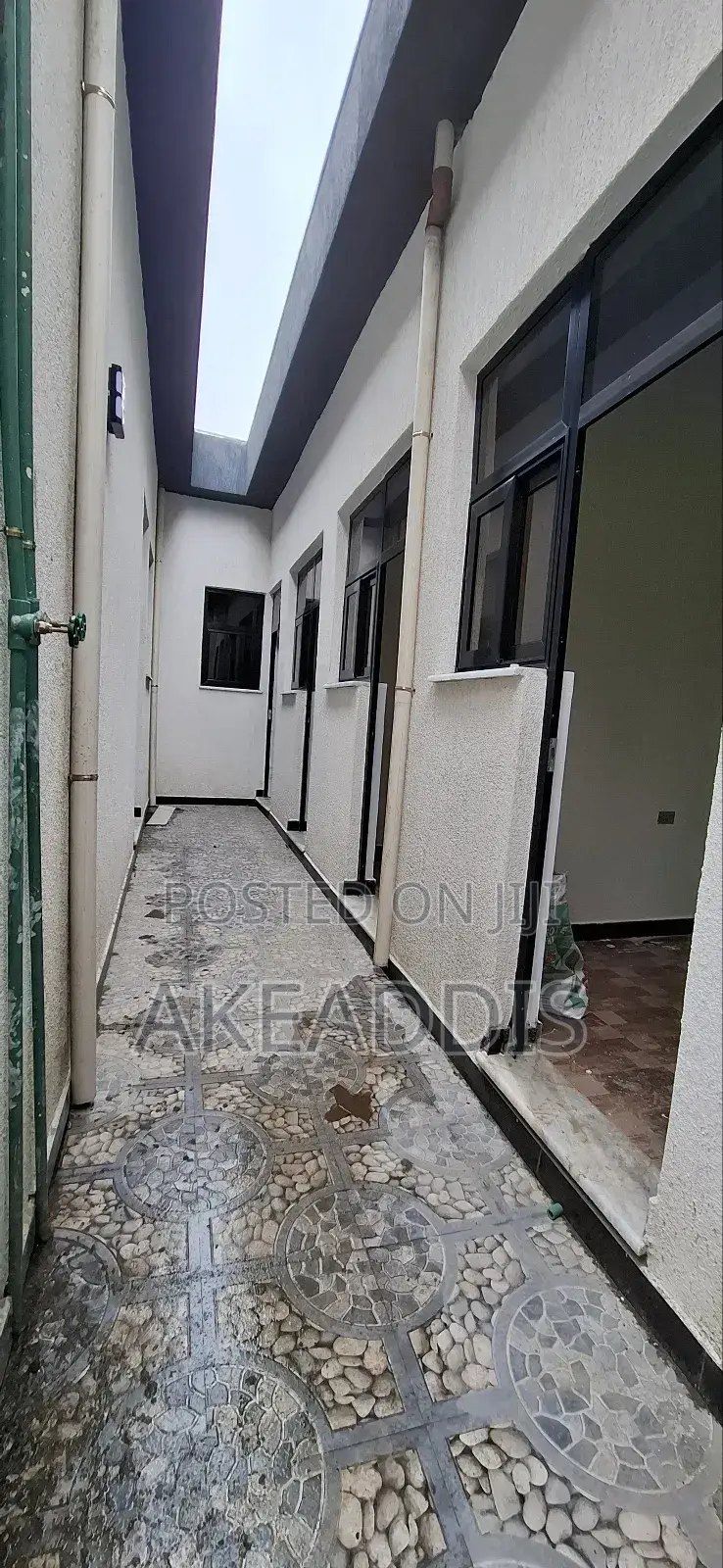 Furnished 3bdrm Villa in Bole Ayat for sale