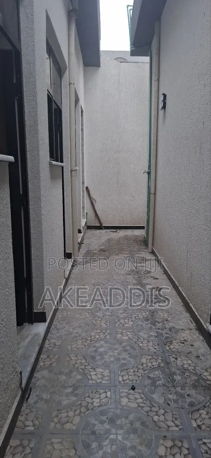 Furnished 3bdrm Villa in Bole Ayat for sale