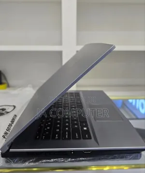 New Laptop MSI Creator 17 B11uh-416 16GB Intel Core I7 SSD 512GB