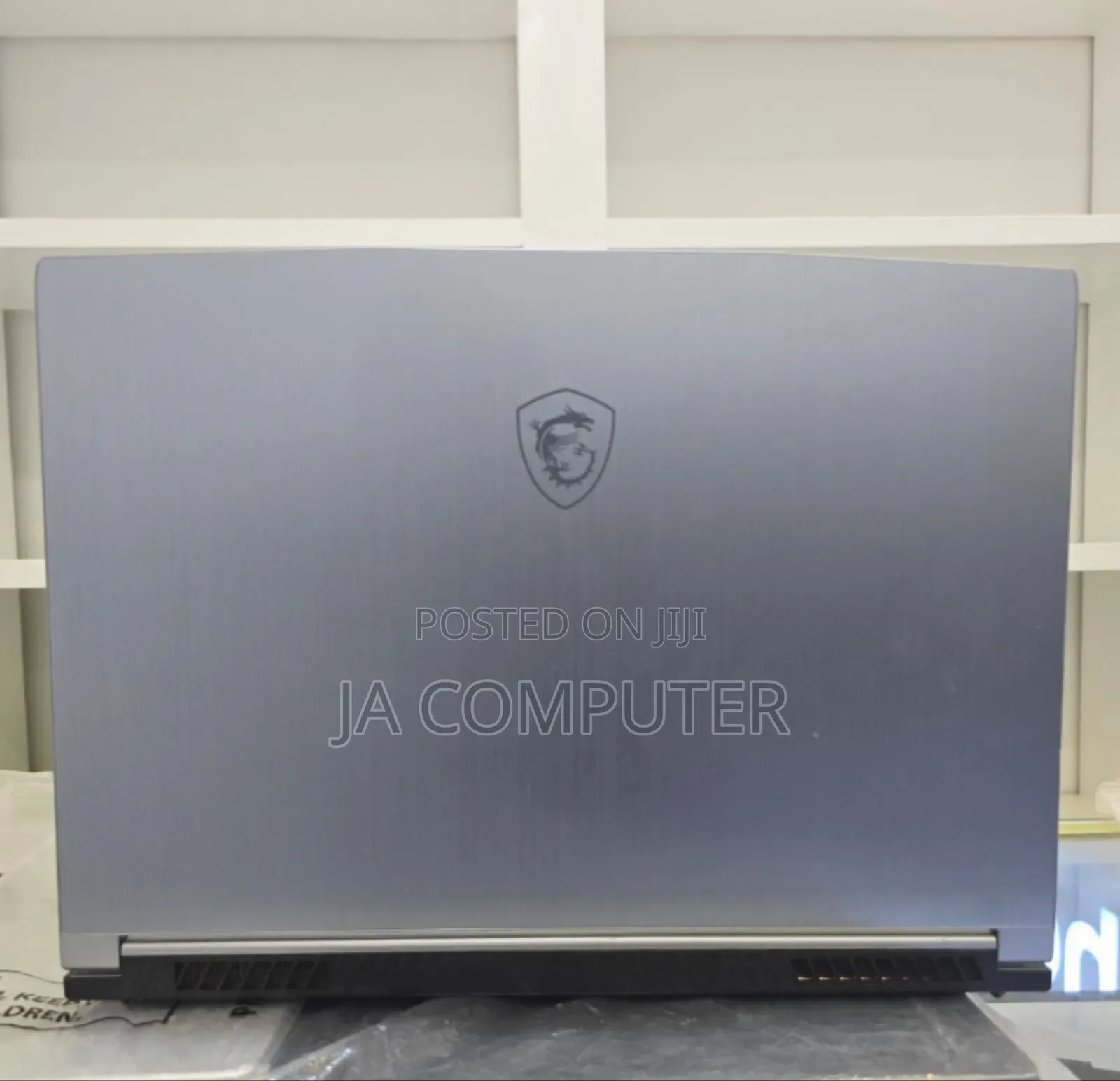 New Laptop MSI Creator 17 B11uh-416 16GB Intel Core I7 SSD 512GB