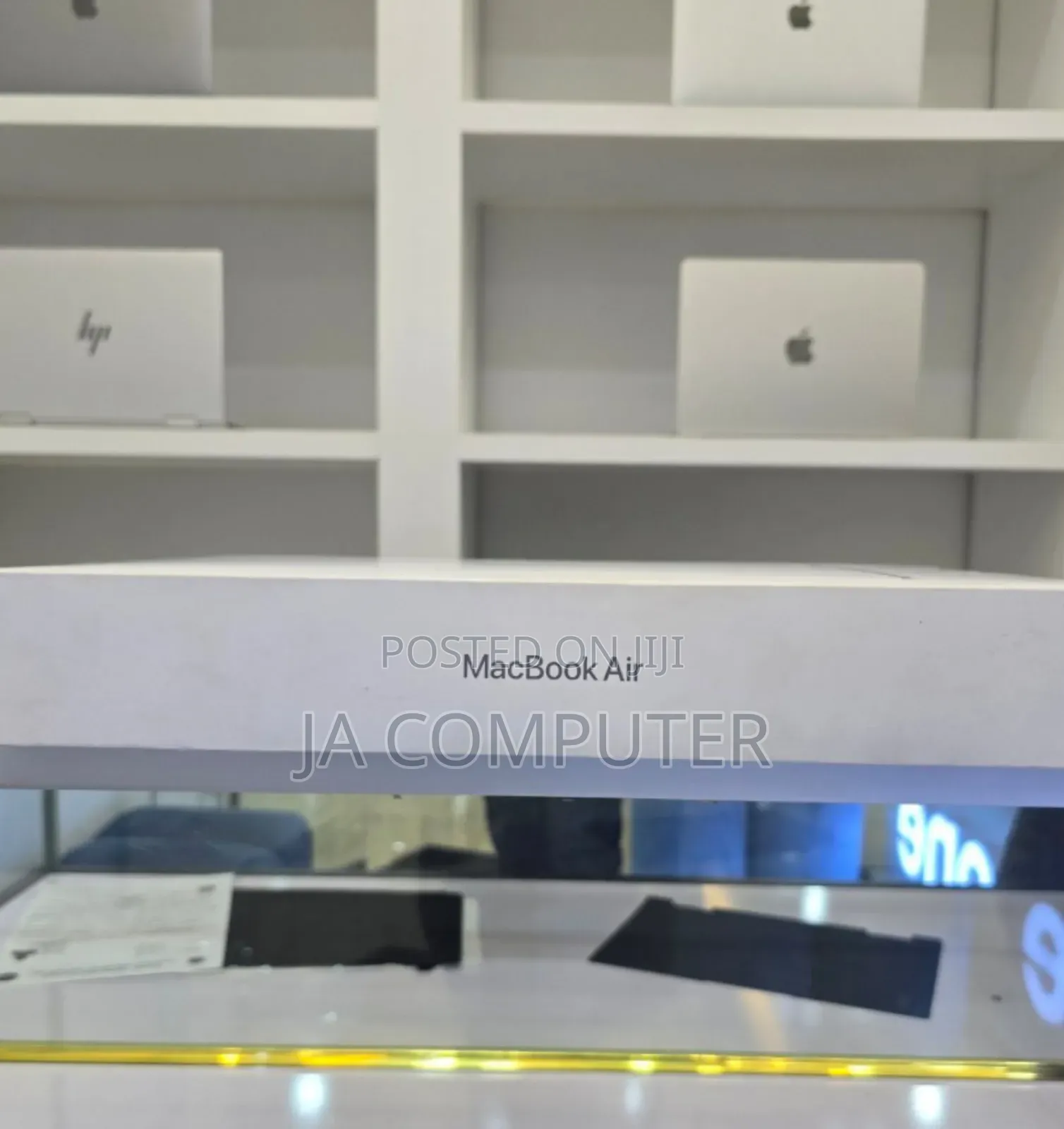 New Laptop Apple MacBook Air 2024 M3 15-Inch 8GB Apple M3 SSD 256GB