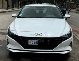 Photo - Hyundai Elantra 2021 White
