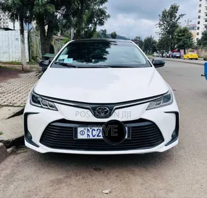 Photo - Toyota Corolla 2022 White