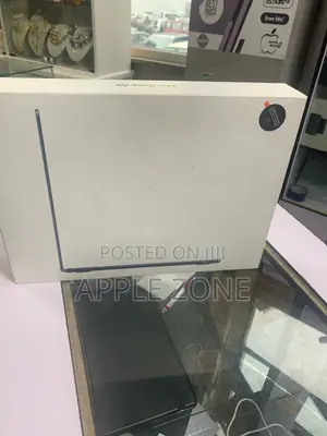 Photo - New Laptop Apple MacBook Air 2024 M3 13-Inch 16GB Apple M3 SSD 512GB