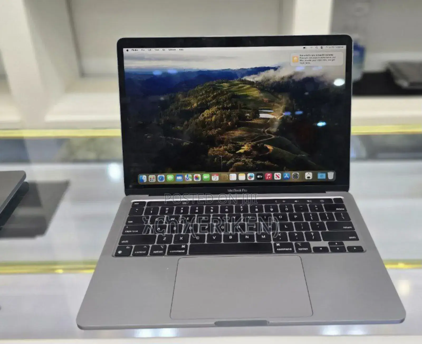 New Laptop Apple MacBook Pro 2020 M1 8GB Apple M1 SSD 256GB