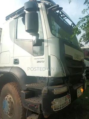 Photo - Iveco ተሳቢ Trakker 380