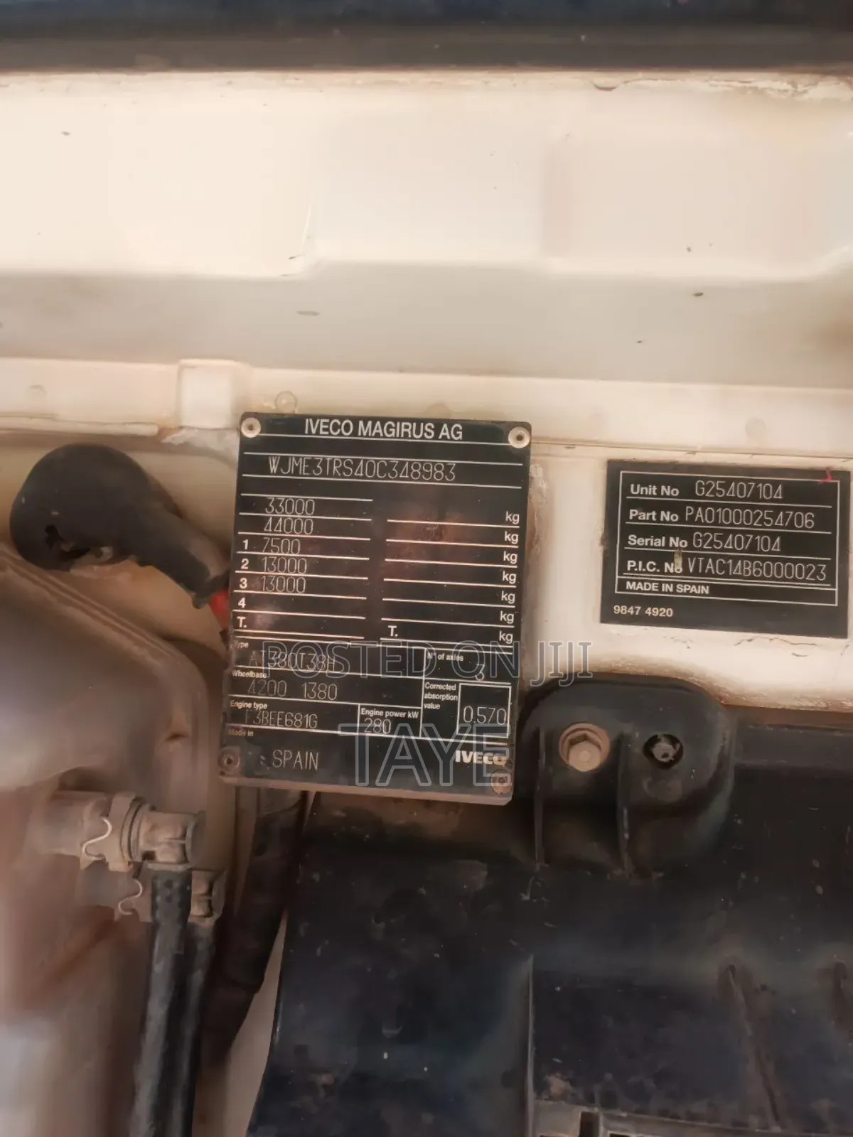 Iveco ተሳቢ Trakker 380