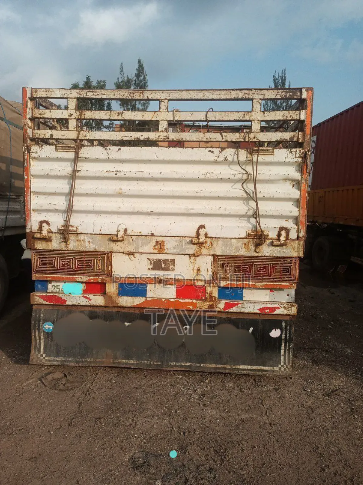 Iveco ተሳቢ Trakker 380