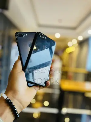 Photo - Apple iPhone 7 Plus 128 GB Black