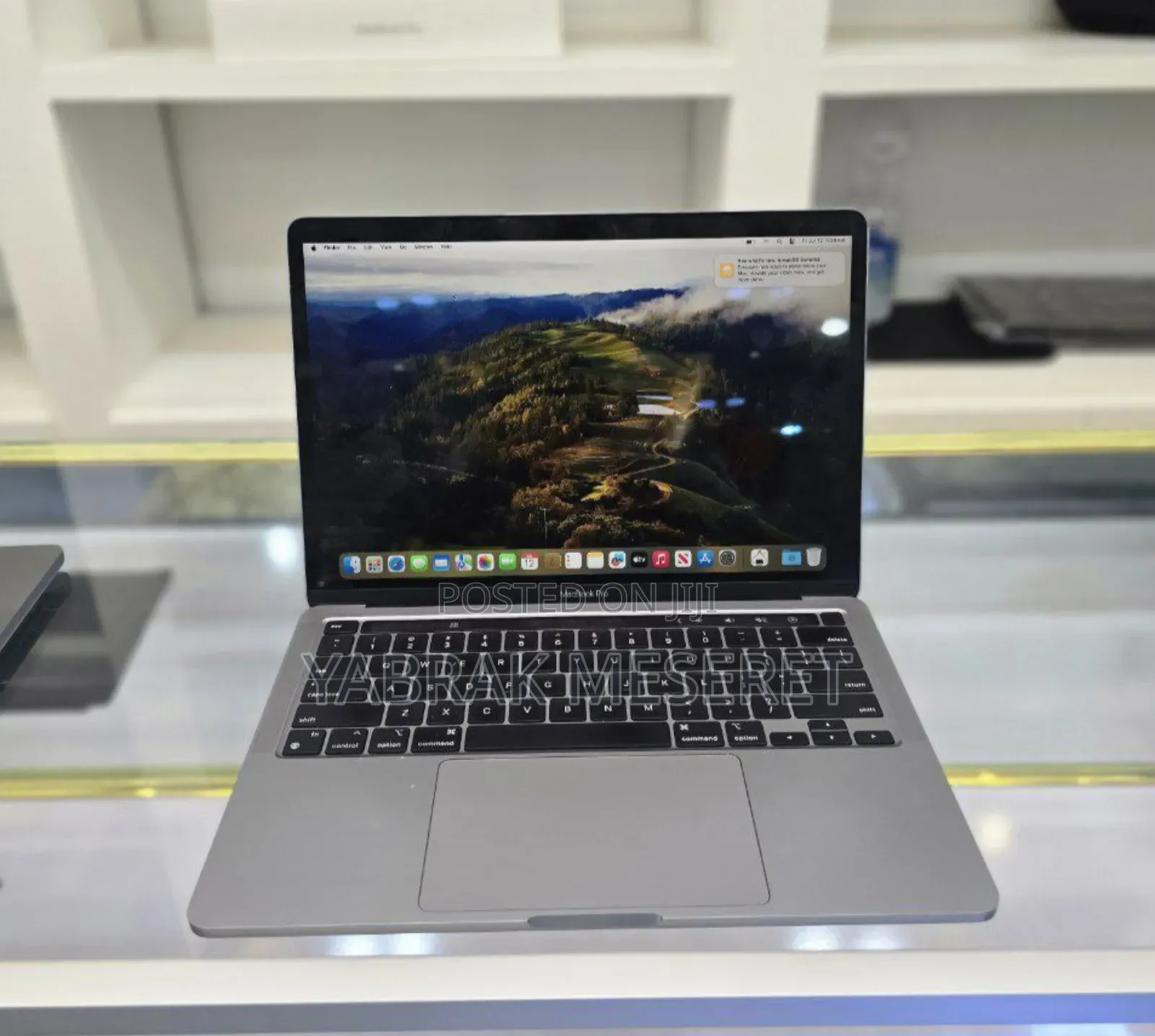 New Laptop Apple MacBook Pro 2020 M1 8GB Apple M1 Pro SSD 256GB