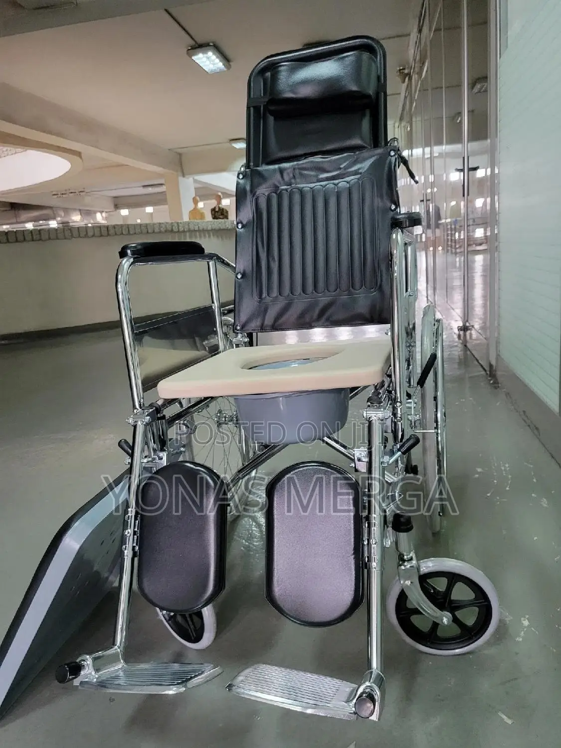 Toilet Wheelchair /Strong and Stable /Semi-Reclining Design
