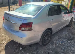 Toyota Yaris 2011 Silver