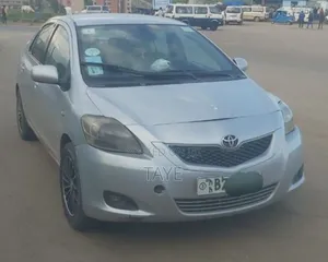 Toyota Yaris 2011 Silver