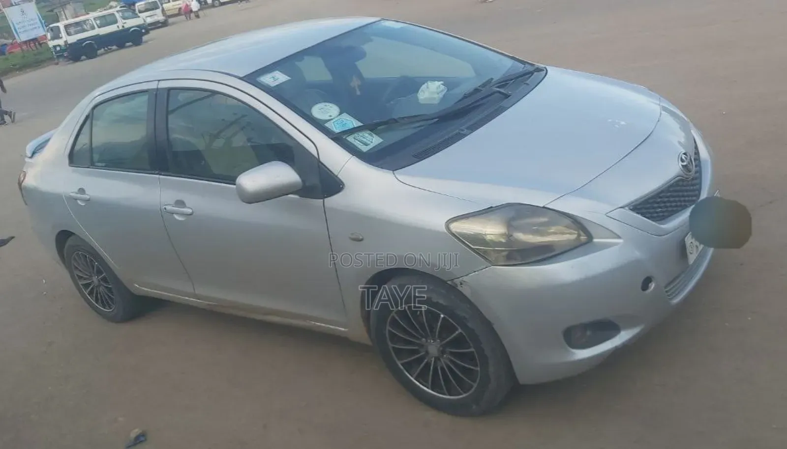 Toyota Yaris 2011 Silver