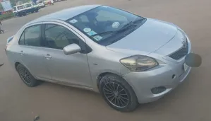 Toyota Yaris 2011 Silver