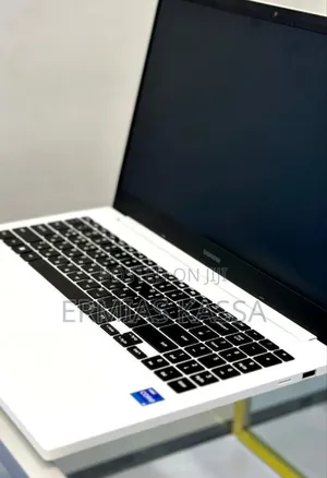 Photo - New Laptop Samsung Galaxy Book 2 8GB Intel Core I5 SSD 1.5T