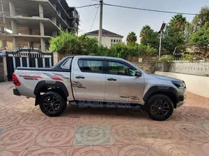 Toyota Hilux 2022 Silver