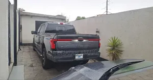 Photo - New Ford F-150 LARIAT 2023 Gray