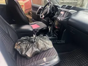 Toyota Land Cruiser 2015 White