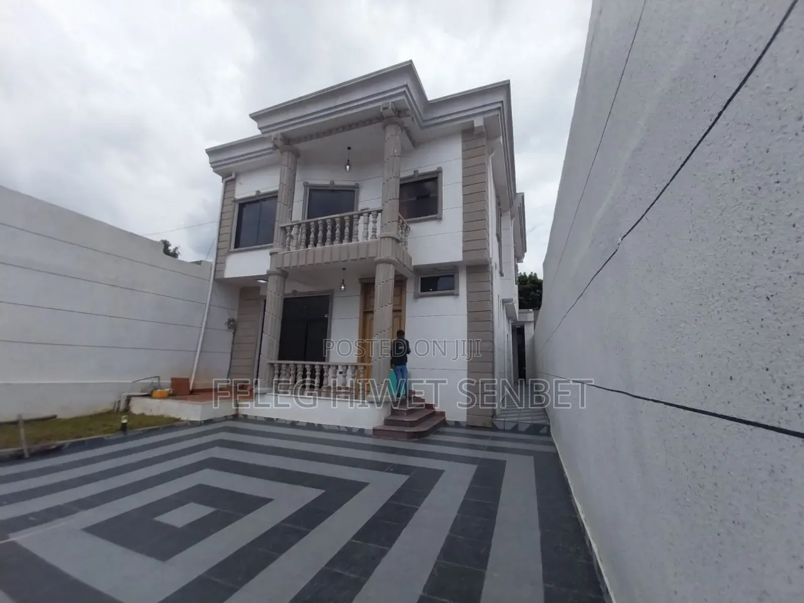 Furnished 5bdrm House in አአ, Bole for sale