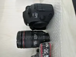 Camera Canon 5D Mark IV