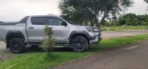New Toyota Hilux 2021 Silver