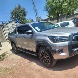 New Toyota Hilux 2021 Silver